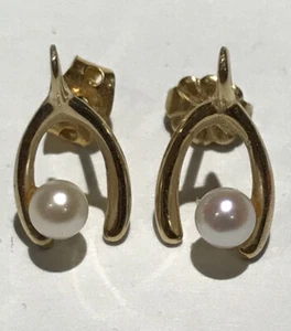 Pendientes de tachuelas de hueso de deseo de perlas cultivadas de oro amarillo liso de 14 K de 4,5 mm - Imagen 1 de 8