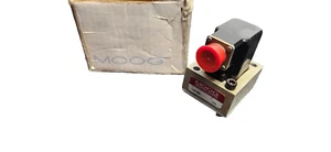 MOOG Servo Valve MODEL E061-002 REFURB - Picture 1 of 3