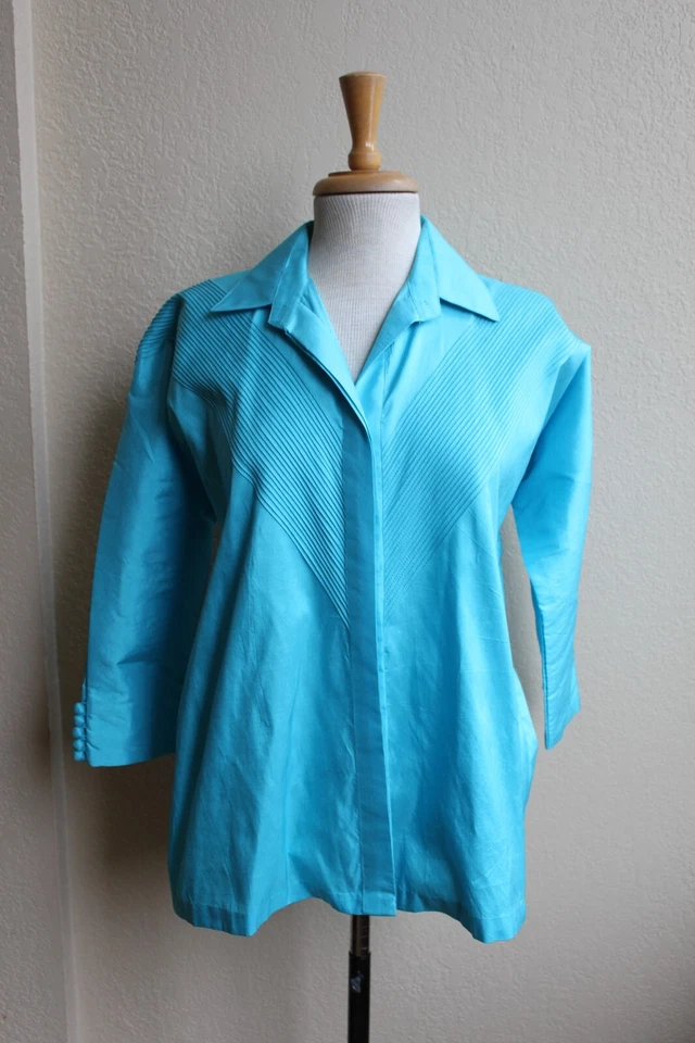 复古 80 年代浅蓝色泰国丝绸衬衫,带对角接缝和 Dolman 袖子 — 第 1/2 张图片