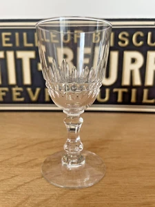 Charmant petit Verre à pied ancien en Cristal - Dans le gout de Baccarat - Picture 1 of 3