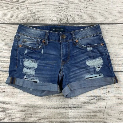 Pantalones cortos de mezclilla Aeropostale Distress midi para mujer talla 0 azul con puños elásticos Foto 1 de 4