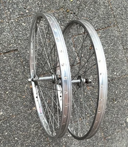 ARAYA 20 X 1 3/8 WITH SUZUE HUBS OLD SCHOOL VINTAGE BMX WHEELS - Foto 1 di 24
