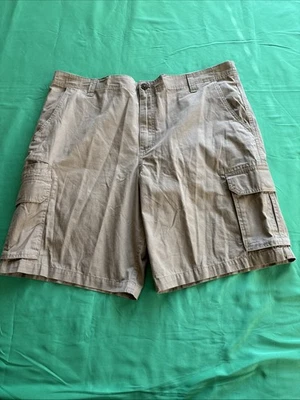 Шорты хаки мужские Magellan для улицы размер 40 желтовато-коричневые с косым карманом плоские спереди повседневные - Изображение 1 из 4