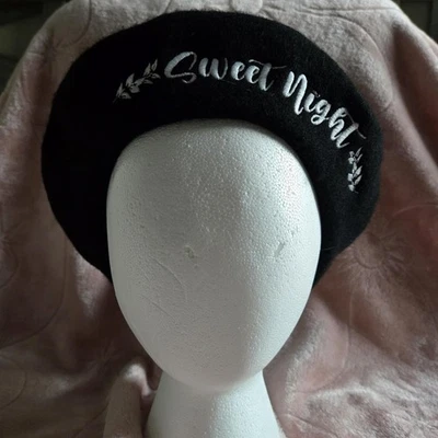Boina negra inspirada en BTS V (Kim Taehyung) "Sweet Night" Foto 1 de 4