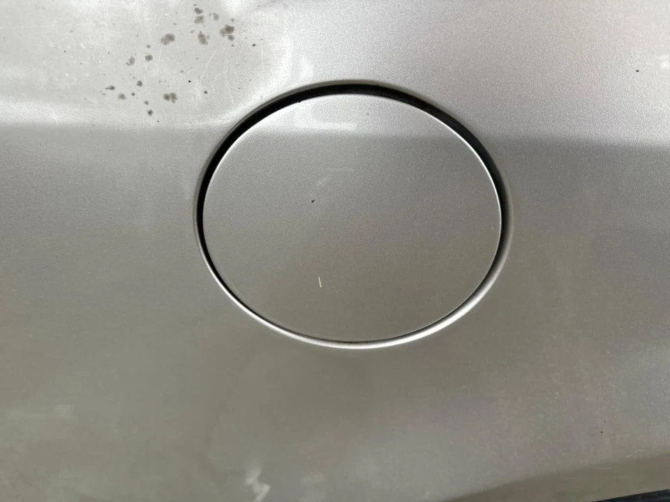 Fuel Tank Filler Gas Door CADILLAC SRX 04 05 06 07 08 09 Foto 1 de 1