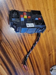 GMC Sierra 2008 caja de fusibles interior bloque de conexiones OEM 25815390 - Imagen 1 de 3