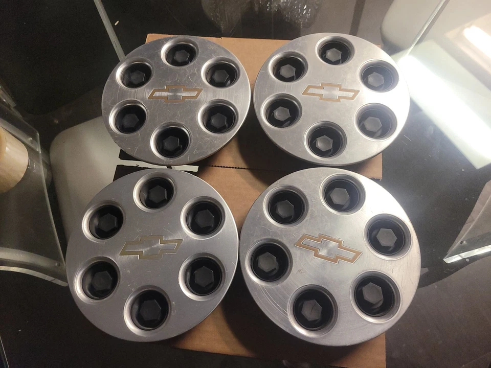 Tapacubos centrales de rueda Chevrolet Suburban Tahoe Avalanche GM 16" 15004143 JUEGO DE 4 Foto 1 de 4