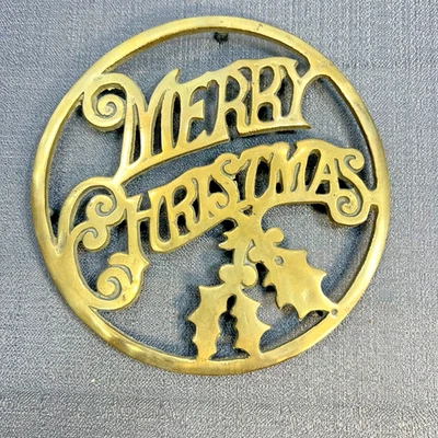 Винтажная латунная круглая тарелка Merry Christmas Trivet с ножками 5,5 дюйма - Изображение 1 из 4