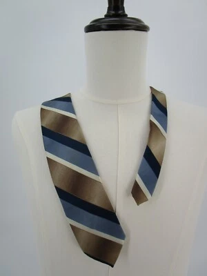 Gravata fina de poliéster Wembley masculina listrada multicolorida 56" de comprimento 2,75" de largura - Imagem 1 de 4