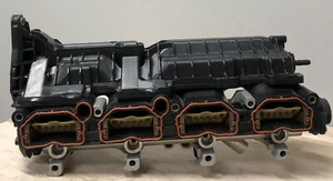 Soporte de montaje del colector de admisión derecho y riel de combustible #079 133 110 para motor Audi NOS. - Imagen 1 de 12