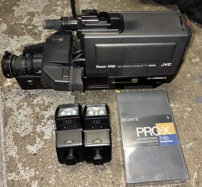 JVC Gf-S 550 SUPER VHS CAMCORDER W Bundle UNTESTED FOR PARTS OR REPAIR - Image 1 of 4