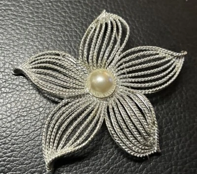 Vintage Sarah Coventry Flower Star Brooch Signed  Pearl Silver Tone Jewelry - Image 1 of 3