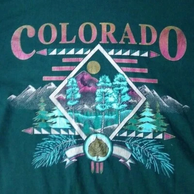 Camiseta gráfica emblema escudo colorado vintage años 90 Foto 1 de 4