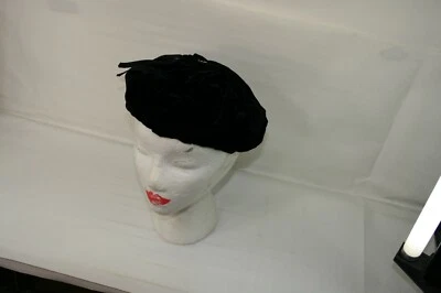 De colección Sombrero Mujer Negro Elegante Pastillero Terciopelo Boina por Lane Bryant Años 20 30 Años 40 Foto 1 de 4