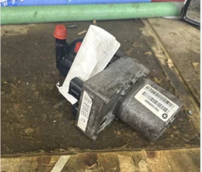 2011-2013 Dodge Durango 12-13 Grand Cherokee 3.6L Power Steering Pump Assy OEM - Imagem 1 de 2