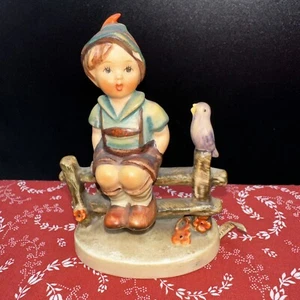 Figura Hummel #111 3/0 “Wayside Harmony” TMK-6 niño en valla 4-1/4” de colección - Imagen 1 de 8