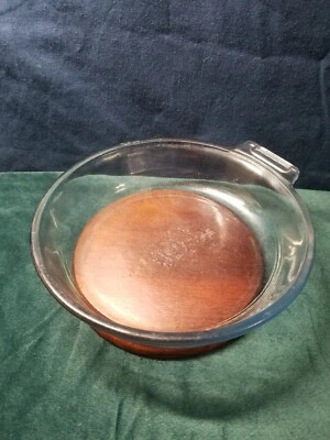 Vintage Pyrex Glass Cookware6.75in Across 1.25in Deep. Heavy Use, Good Condition - Image 1 of 4