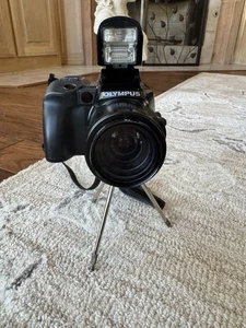 OLYMPUS iS-1 49mm Camera 35-135mm ZOOM, 1:4,5-5,6 ED-High Res. 1110333 Quantaray - Picture 1 of 24