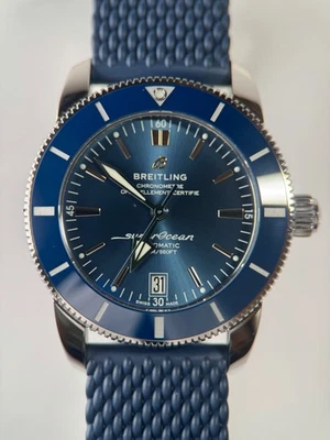Correa de goma Breitling Superocean Heritage II AB2010 42 mm esfera azul Foto 1 de 4