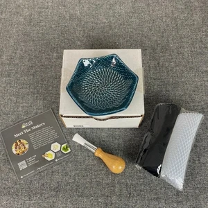 Grate Plate CERAMIC Grater Garlic Peeler BRUSH Kitchen Tool 3 Piece Set Unused - Picture 1 of 8