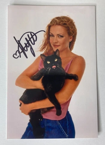 Melissa Joan Hart Signed Photo 4x6 Autograph Sabrina the Teenage Witch Salem Cat Cover