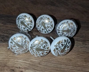 LOT OF 6 CERAMIC DRAWER PULLS WHITE WITH GOLD - Picture 1 of 5