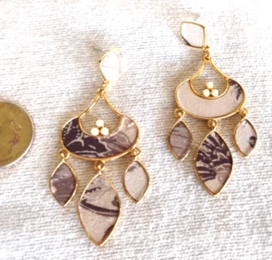 PENDIENTES ARAÑA BOHEMIOS Patrón Blanco Taupe Tono Dorado Push Back 2.75" - Imagen 1 de 3