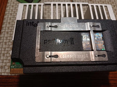 Intel Pentium II 400MHz (80523PY400512) Processor - Image 1 of 4