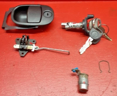 2005 Chevrolet Trailblazer Ignition Lock Cylinder W/ Key Set 19240043 - Image 1 of 4