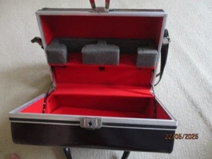 Borsa rigida per fotocamera Sacar, ecopelle, fodera rossa, maniglia o tracolla - Foto 1 di 5