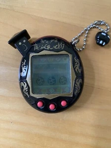 Tamagotchi Familitchi Negro ☆ V5☆ Dije ☆ En muy buena condición ☆ Versión 5 Retro - Imagen 1 de 4