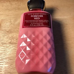 BATH & BODY WORKS - FOREVER RED - LOCIÓN CORPORAL - 8 OZ - Imagen 1 de 4