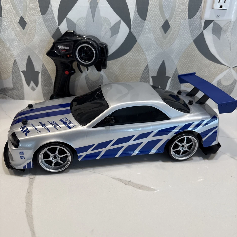 Nissan Skyline GT-R 2002 Jada Toys Fast & Furious Brian’s - 2,4 GHz R/C probado Foto 1 de 4