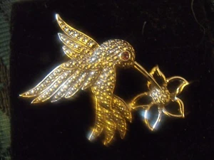 VINTAGE HUMMINGBIRD PIN - BY AVON - NEW IN BOX - STAMPED - Picture 1 of 12