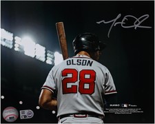 Matt Olson Atlanta Braves Signed 8" x 10" Gray Jersey with Bat Photo