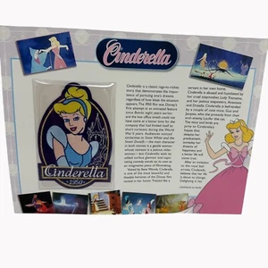 Parche coleccionable Willabee & Ward Disney Cenicienta 1950 con tarjeta de cuento - Imagen 1 de 4