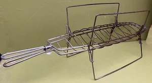 GRILL A POISSON POUR GRILLADE AU FEU DE BOIS MODELE DE 52 CM DE LONG SUR PIEDS M - Picture 1 of 5