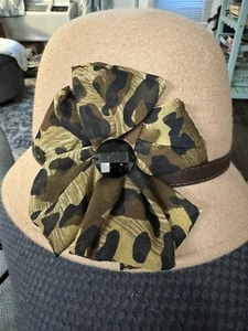 Damenhut. " Kamel.Schönes Wetter. Bucket Style. Wollmütze mit Schleife. Lederbesatz. - Bild 1 von 5