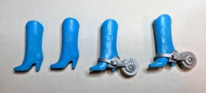 Vintage 70er Barbie Modepuppen Klone zwei Paar blaue Cowgirl Stiefel Sporen - Bild 1 von 6