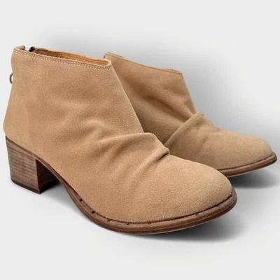 Botines de gamuza Beek Eaglet Stone para mujer de 9 bloques de tacón corto Foto 1 de 4