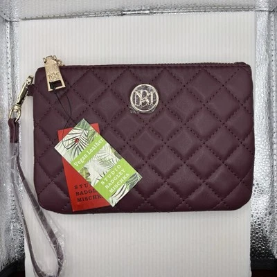 Badgley Mischka Bolso de Mano Acolchado Color Ciruela Maquillaje, Muñequera Nuevo Precio de Venta sugerido por el fabricante $29 Foto 1 de 4