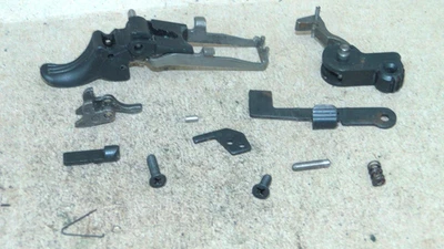 WALTHER P22 TRIGGER, TRIGGER BAR, EJECTOR, PIN, SPRING, HAMMER, SLIDE CATCH LNC - Image 1 of 4