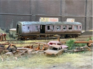 OO gauge coach: Abandoned LMS, heavily weathered. Ref K3 - Picture 1 of 3