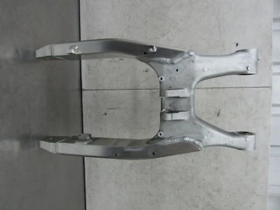 357 G HONDA HORNET CB 900 CB900F 919 2005 OEM  SWINGARM  SWING ARM - Image 1 of 4