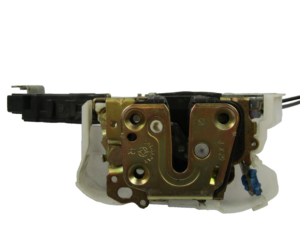 Actuador de bloqueo de pestillo de puerta lateral del pasajero delantero derecho Subaru Forester 2003-2008 Foto 1 de 4