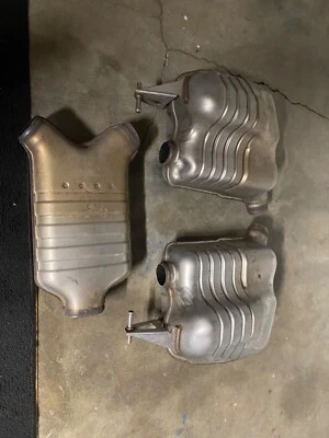 Mercedes Benz E43 2017-2018 OEM - 2 silenciadores y resonador Foto 1 de 4