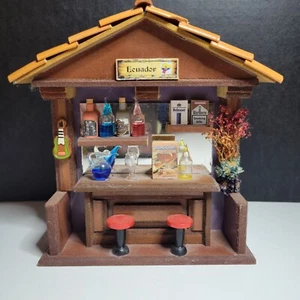 Mini espositore diorama artigianale da appendere Ecuador bar 7,25" H × 2" P x 6,25" W - Foto 1 di 14