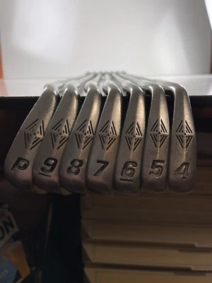 Top Flite Tour 7-Piece Iron Set 4,5,6,7,8,9,P RH Top Flite Graphite Stiff Shafts - Image 1 of 4