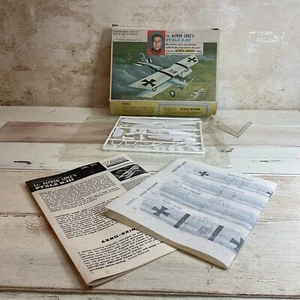 RENWAL 1/72 271:69 LT. ALFRED LENZ'S PFALZ D.III KIT Featuring AERO SKIN FABRIC - Picture 1 of 6