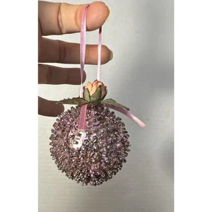 Weihnachtskugel 2 Zoll Vintage rosa Pailletten mit Rosenverzierung - Bild 1 von 6